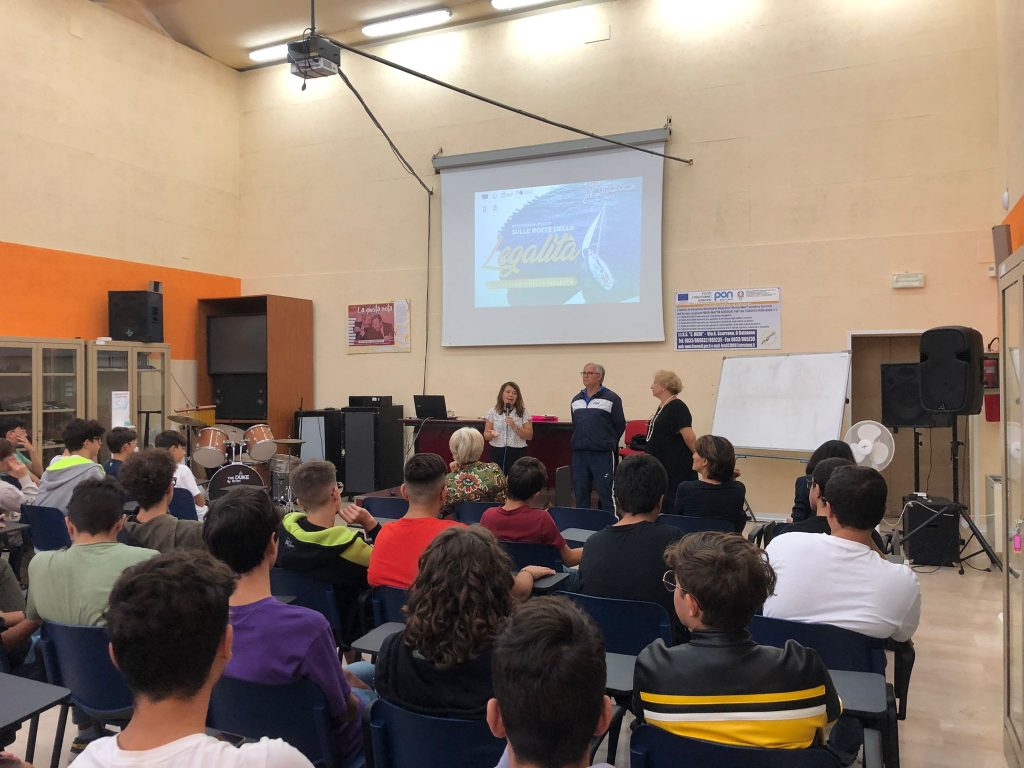 Foto presentazione sulle rotte della legalità Iss MEDI di Galatone